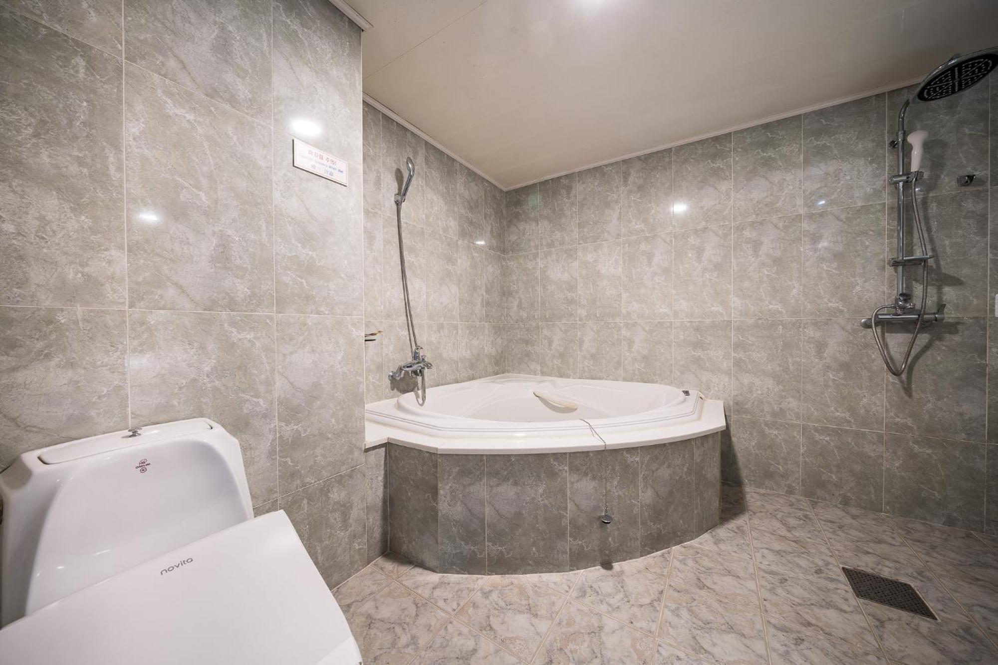 Symphony Hotel Suwon Eksteriør bilde